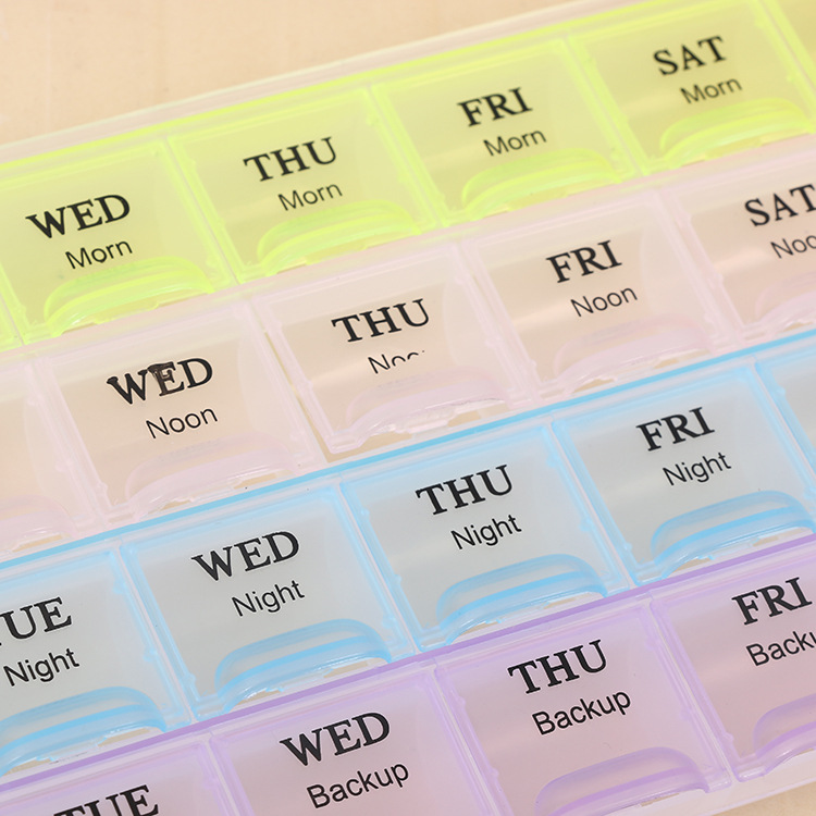Jewelry transparent plastic box multi-cell cell storage box loose bead accessories box 28 cells Application Scenario